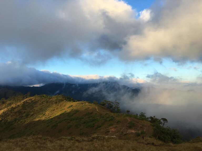 ลังกาน้อย ลังกาหลวง ผาโง้ม